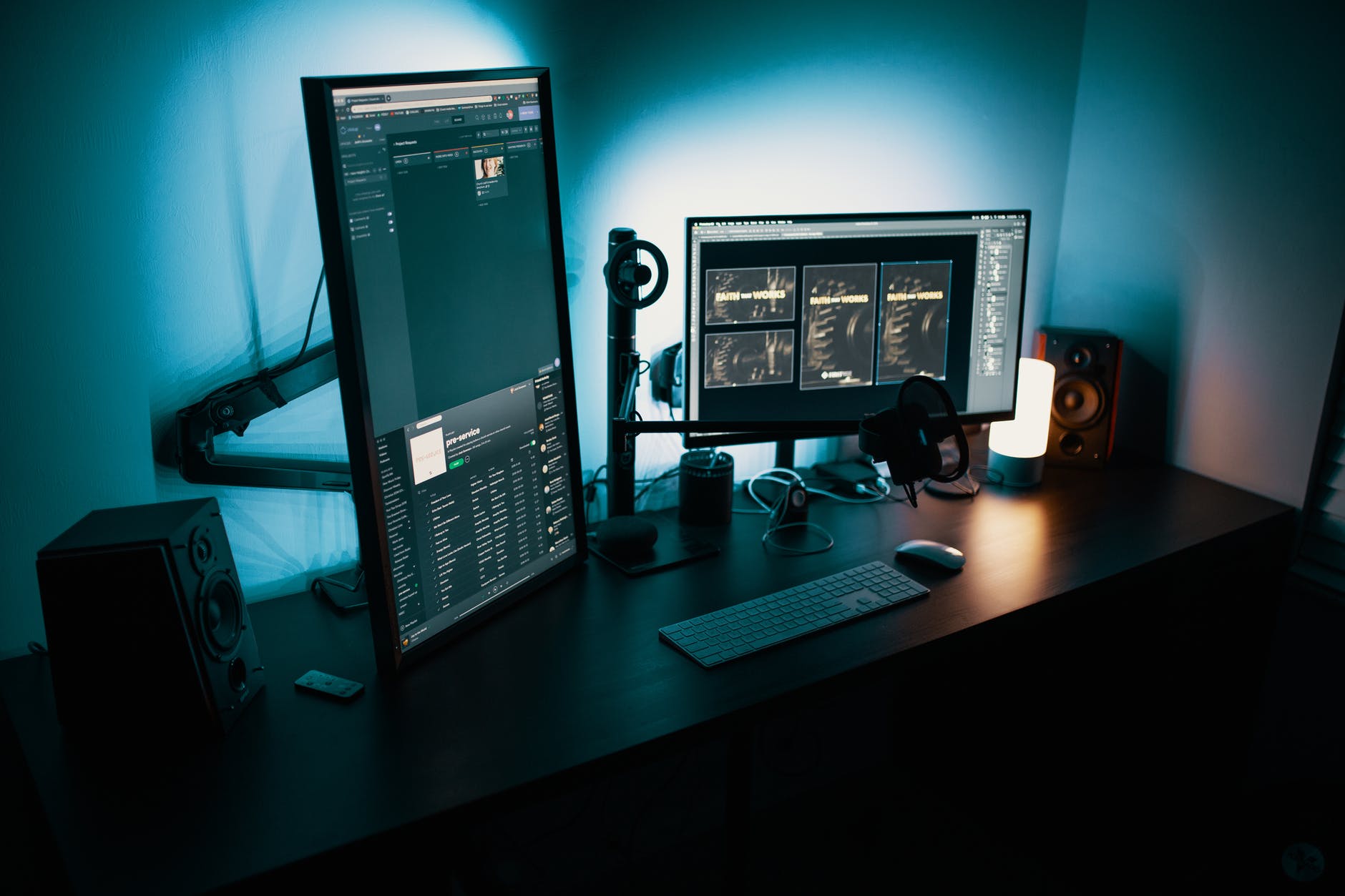 Top 8 Best Vertical Monitors in 2022 - Reviews and Comparison