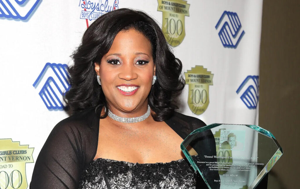 Elise Finch receives Denzel Washington Community Service Award